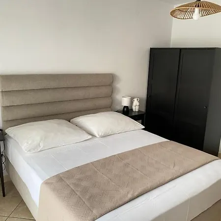 Studio Apartments M&N Trogir Exterior photo